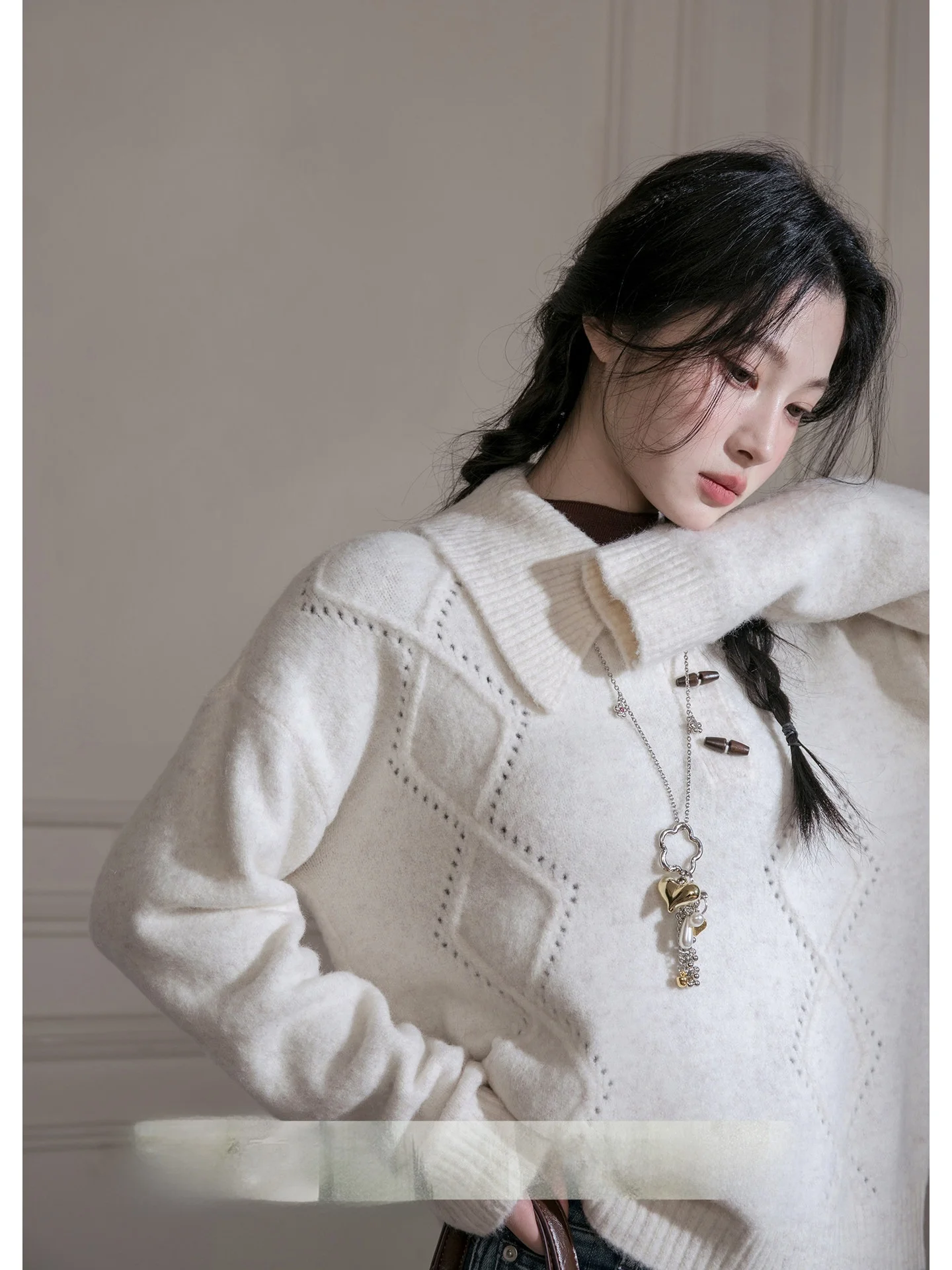 

COTRE Роман с отложным воротником Cr Абрикосовый шерстяной асимметричный воротник Свитер с деревянными пуговицами Повседневный Sle Long Sve Женский вязаный...