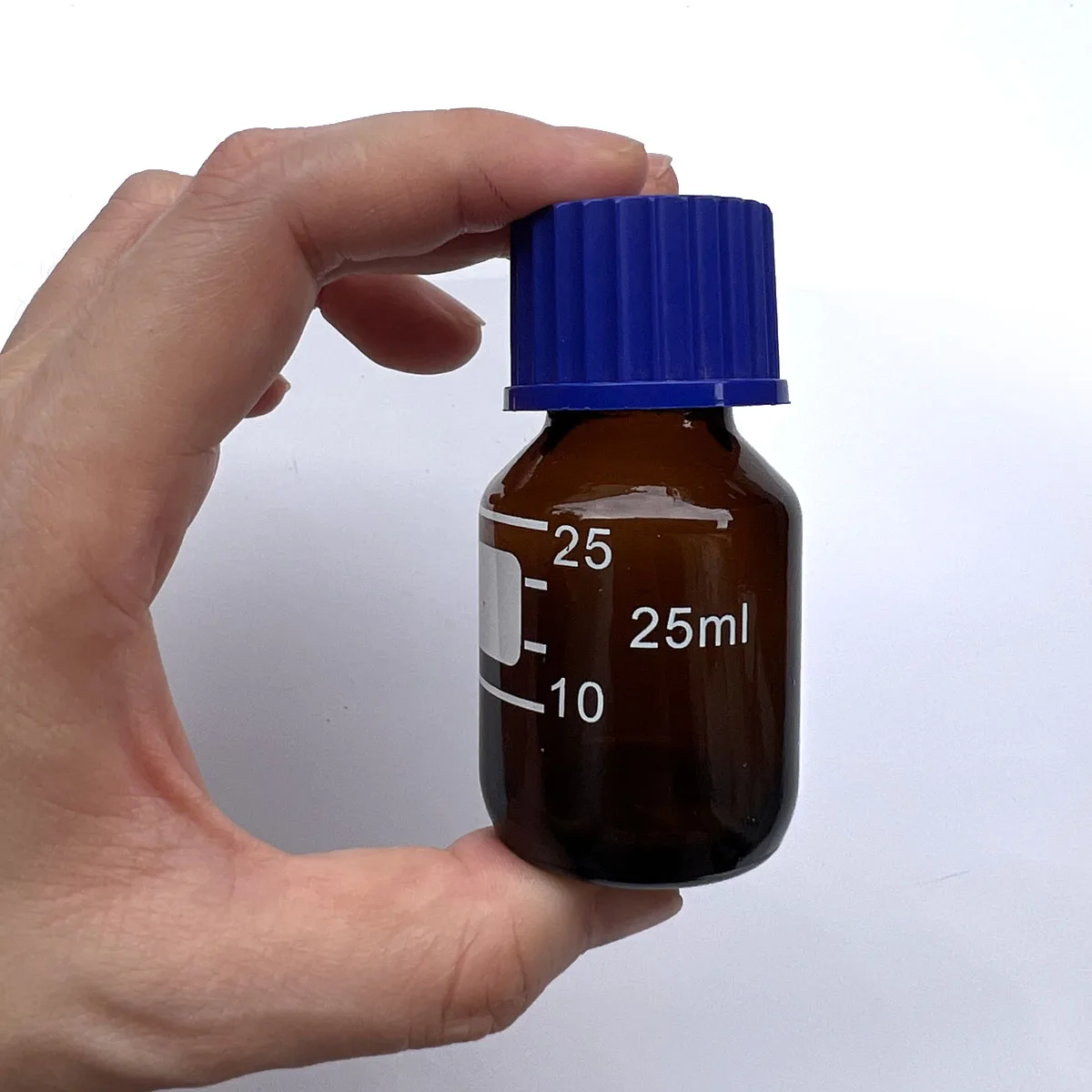 25ml ブルーキャップ試薬ボトル 広口 厚みのある琥珀色の目盛り付きガラスボトル 化学実験室用