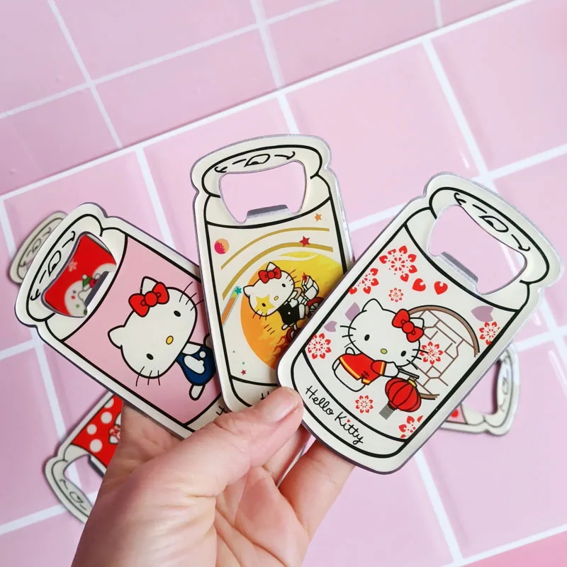 Ouvre-boîte et ouvre-bouteille multifonction Hello Kitty ; un ouvre-bouteille créatif pour la maison.