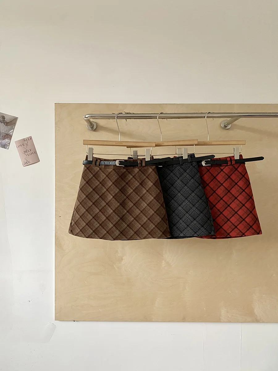 2025 autumn new versatile high waist slimming woolen skirt for women's autumn and winter fashion A-line hip hugging short skirt