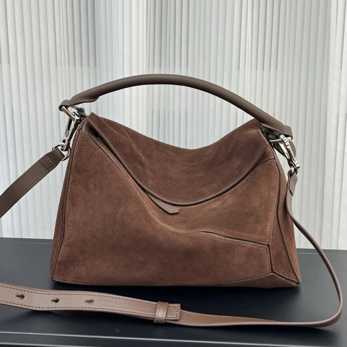 

Frosted Cowhide Rhombus Geometric Pillow Bag Women's New Suede Large-capacity Portable Commuter Shoulder Messenger Bag