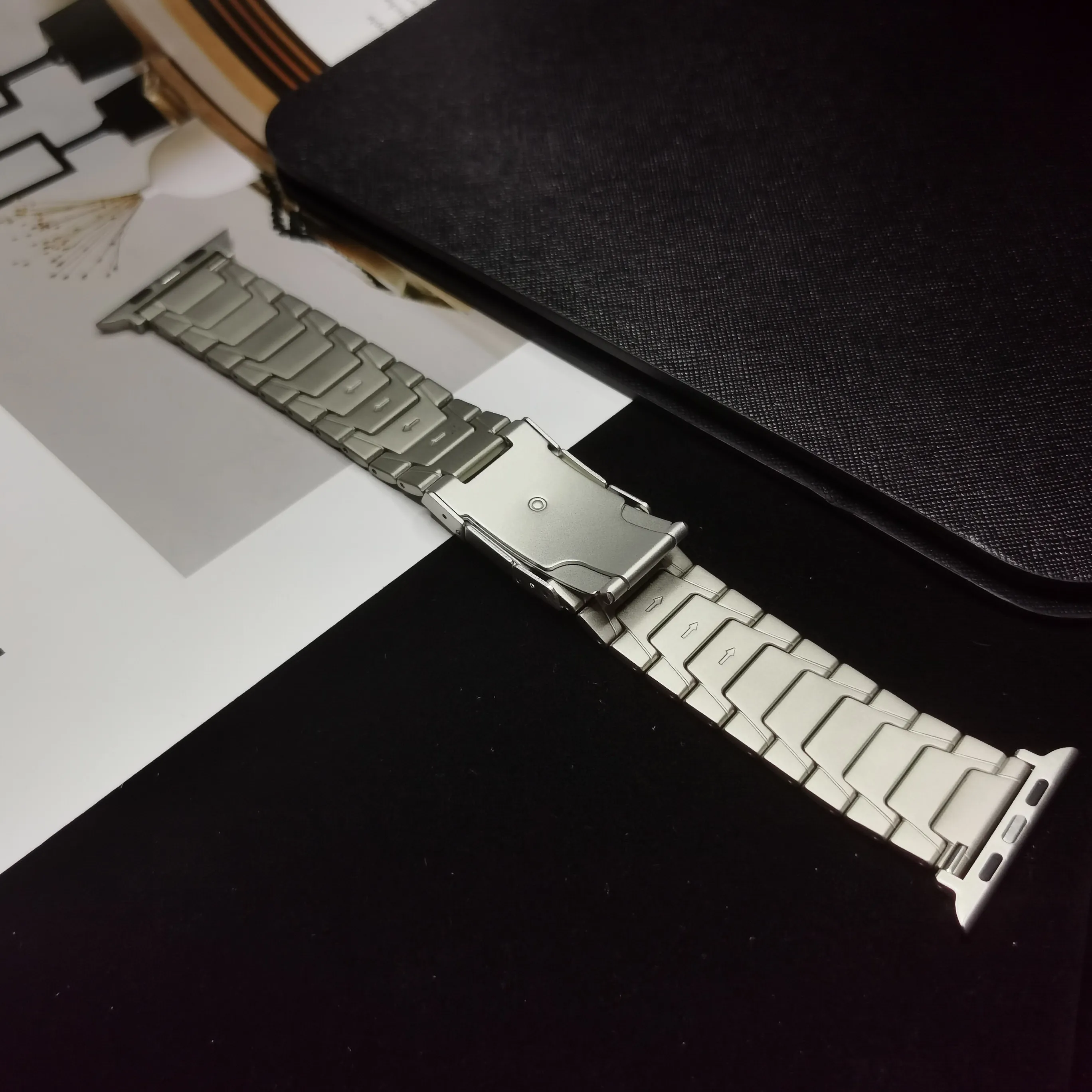 Titanium Bracelet For Apple Watch Ultra 2 1 49mm 45mm 44mm 42mm Luxury Metal Band For iWatch Series 9 8 7 6 5 4 se 40 41mm Strap