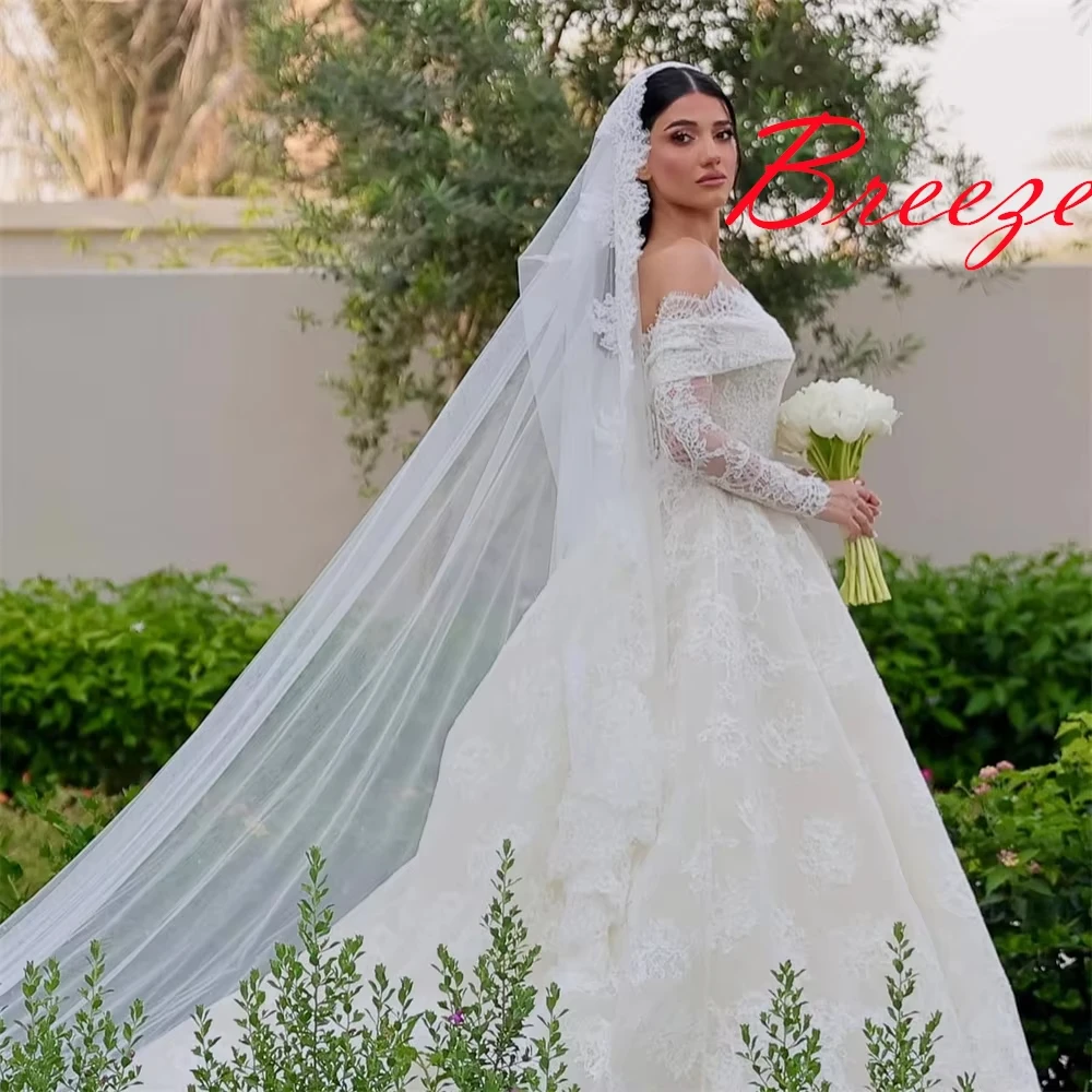 Maßgeschneidertes hochwertiges weißes Spitzenhochzeitskleid, exquisite romantische A-Linie, bezauberndes Temperament, traditionelle Brautkleider