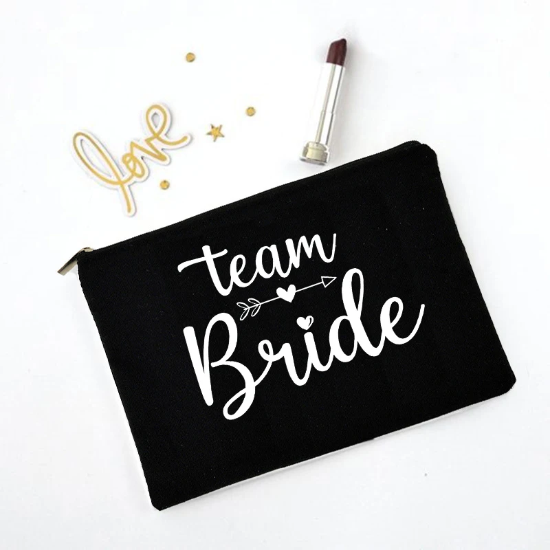 

Team Bride Printed Women Black Zipper Makeup Pouch Cupid Arrow Pattern Lipstick Makeup Brush Large Capacity Wash Bag for Wedding