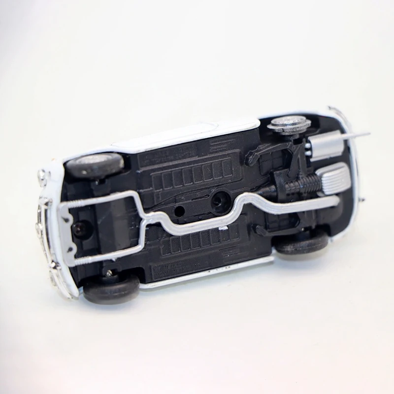 Bulk Geen kleur doos Schaal 1:43 Abarth Fiat 850 TC 1962 Legering Model Auto Statische Collectie Versierd Vakantie Geschenken Speelgoed