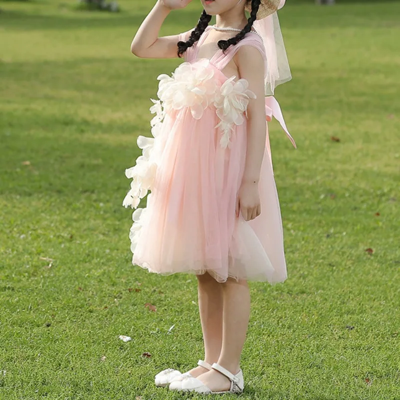 Vestido do verão para a menina, vestido bonito da princesa com projeto da flor, com fita, chapéu de palha, comprimento do joelho, elegante