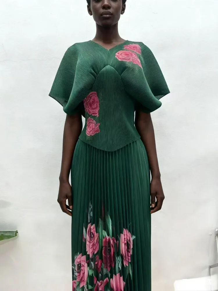 Miyake Afrikanischer V-Ausschnitt, plissiert, kurzärmelig, bedruckt, elegant, lockerer Anzug, modisches Top + plissierter langer Rock, zweiteiliges Damen-Set