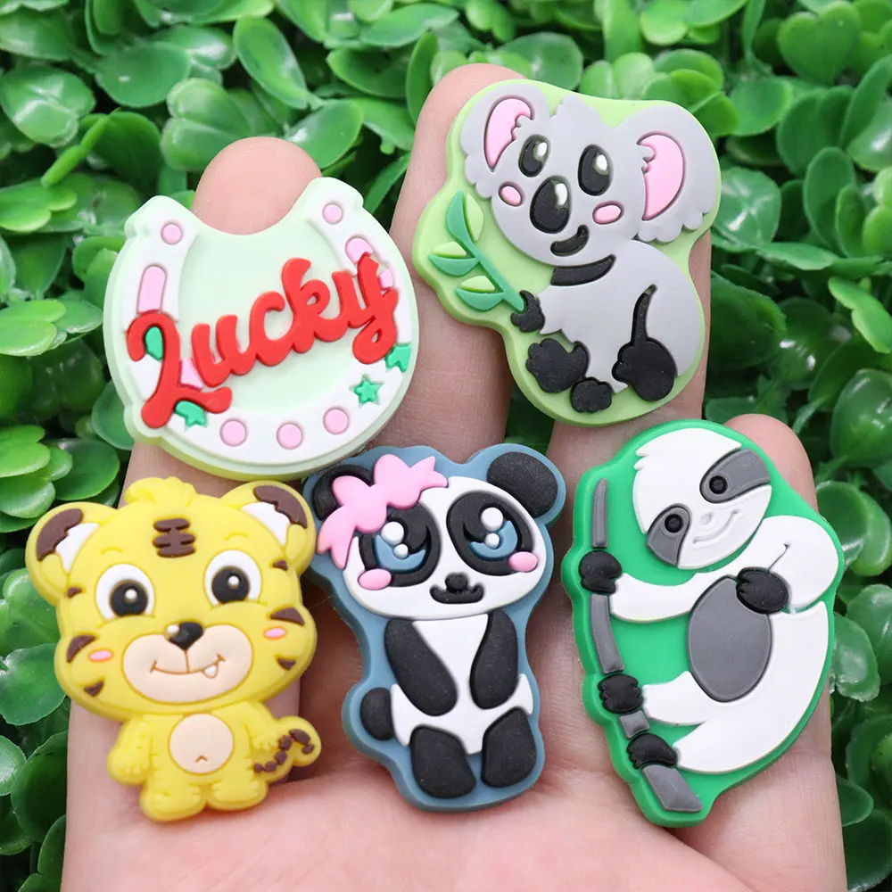 Aksesori sepatu keluaran baru 1 Buah PVC sepatu hewan jimat Fit gelang Kawaii Panda Koala Tiger Hole sandal Dekorasi