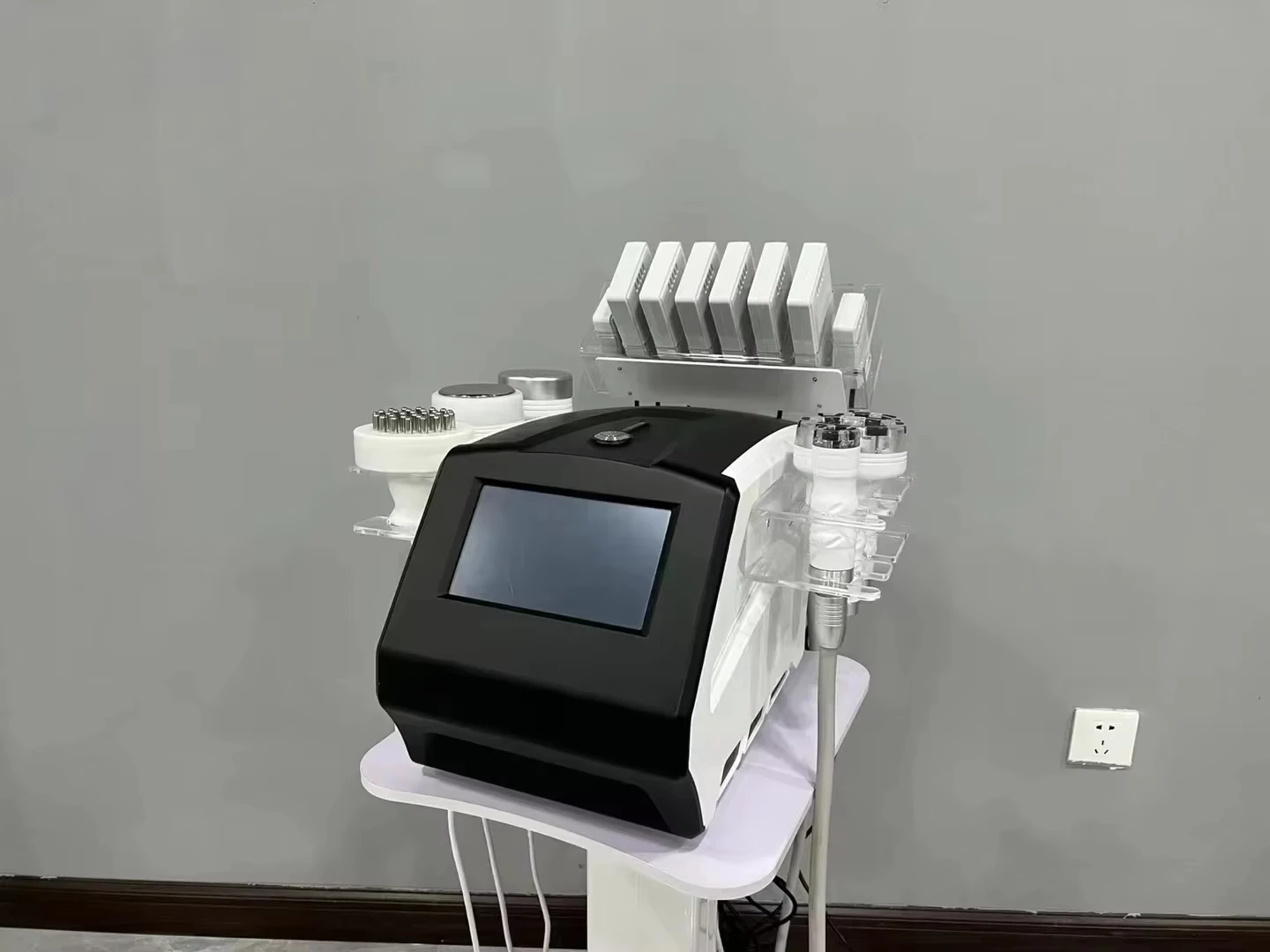 80K التجويف فراغ جهاز التخسيس آلة تجميل متعددة الوظائف مع التصريف اللمفاوي Lipolaser نعرات خطوط الطول Physiothe