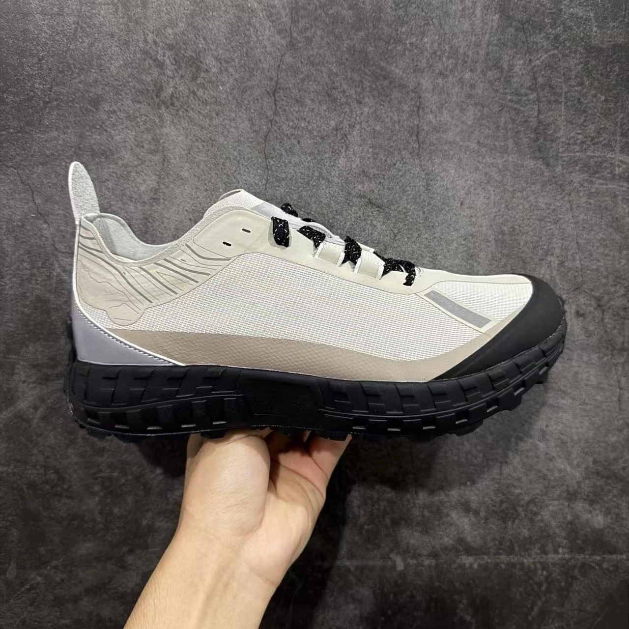 

Summer Breathable Outdoor Running Shoes Low-Top Non-Slip Wear-Resistant Retro Hiking Jogging Sneakers