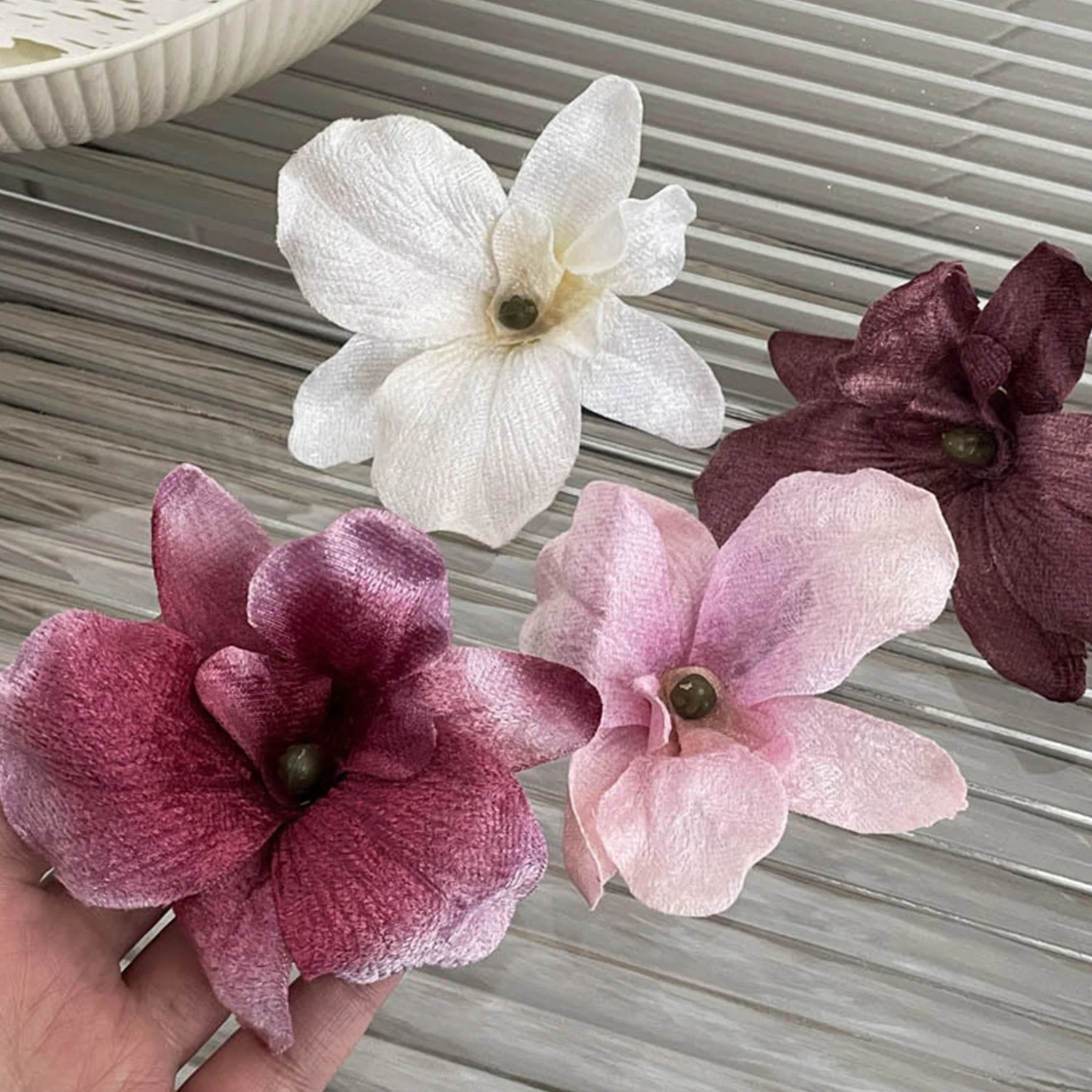 2024 imitacja kwiatu magnolia spinka do włosów dla kobiet wiosna lato modny design koreański słodki kwiatowy spinka do włosów nakrycie głowy hurtownia