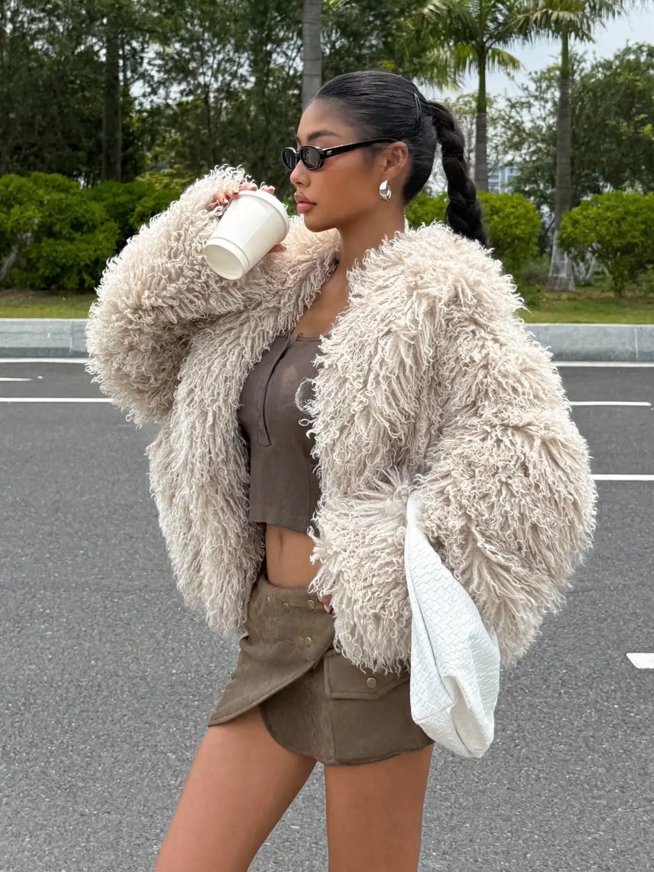 

Женская короткая куртка из пушистого искусственного меха для осенне-зимнего уличного стиля