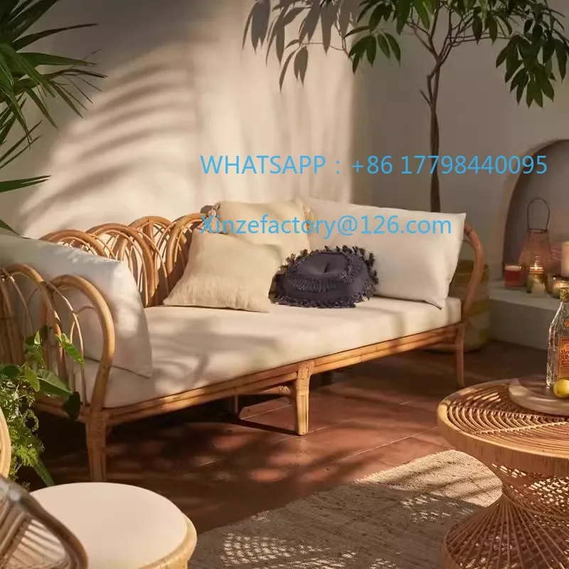 أريكة الروطان القابلة للتخصيص في غرفة المعيشة، شقة صغيرة