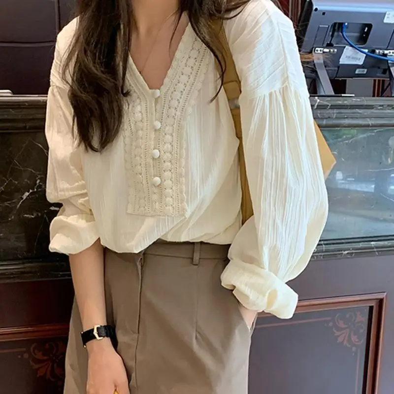 

Женская блузка из хлопка с длинным рукавом, белая, весна 2026, элегантный офисный топ, модная осенняя повседневная рубашка с V-образным вырезом