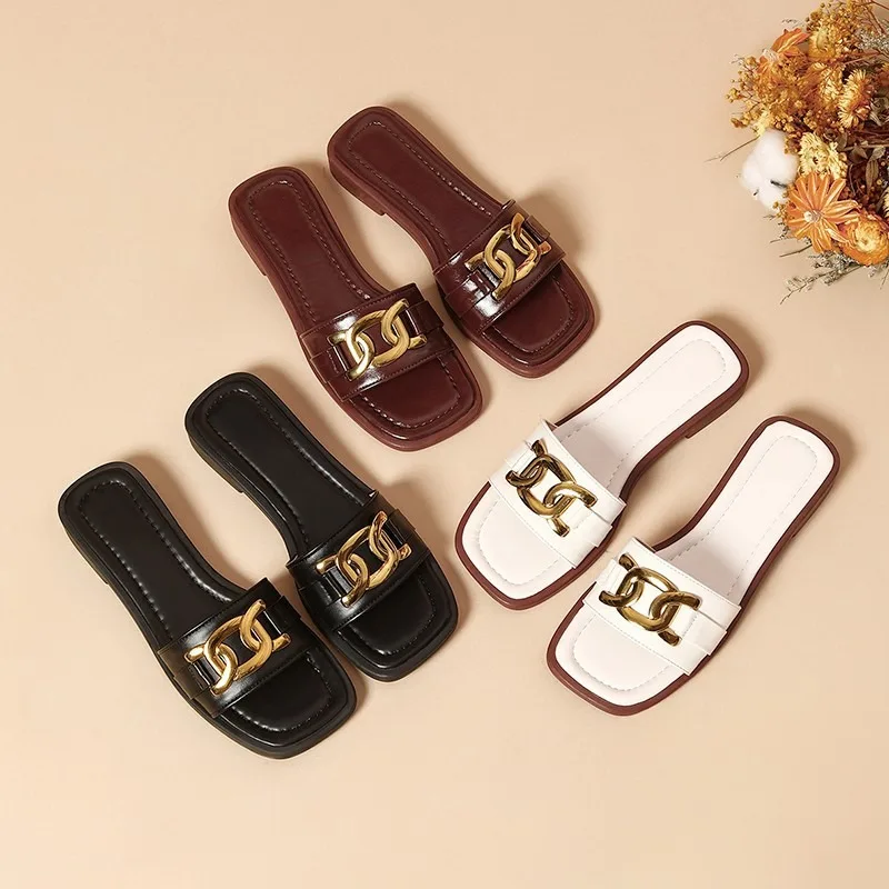 Летние сандалии на плоской подошве 2025 года — удобные шлепанцы с металлической пряжкой для женщин, пляжные тапочки на мягкой подошве с одним ремешком для мам и пожилых людей Летние сандалии на плоской подошве 2025 года — удобные шлепанцы с металлической пряжкой для женщин, пляжные тапочки на мягкой подошве с одним ремешком для мам и пожилых людей