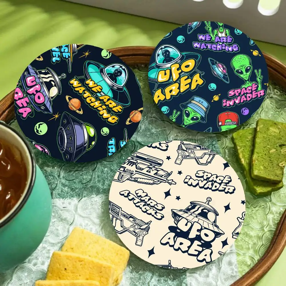 Aliens pattern art painted wooden anti-slip coasters, suitable for decoration of living room kitchenware