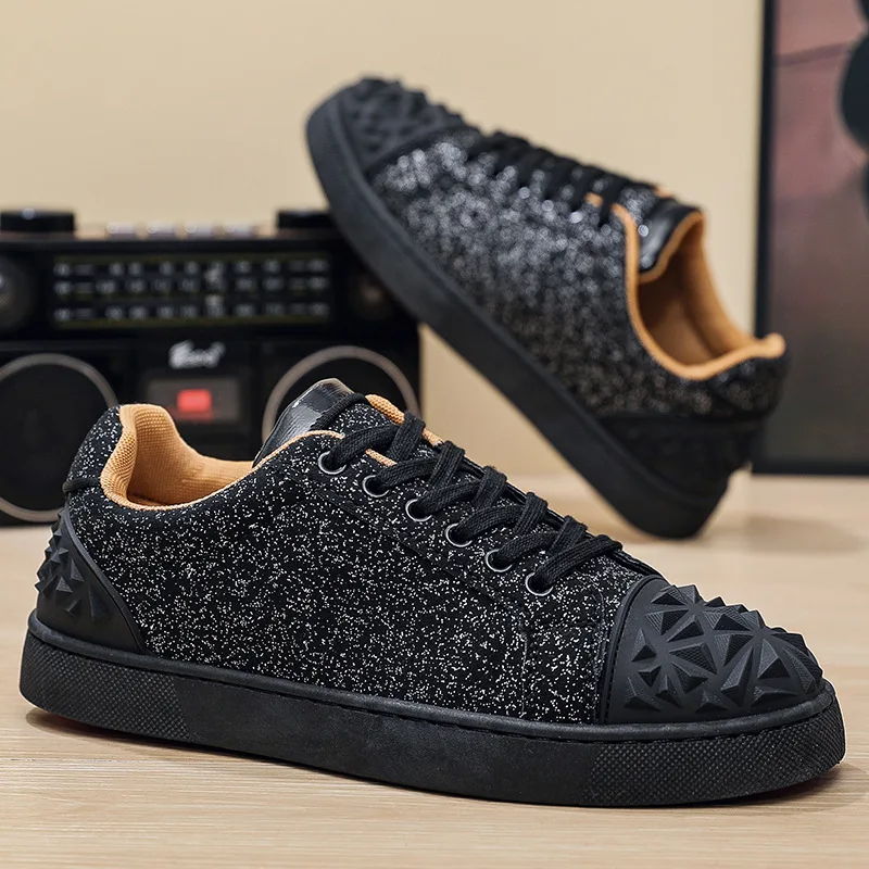 Spring New Shoes for Men Leather Casual Shoes Punk Style Rivet Flat Skateboard Shoes Youth Street Cool Sneaker
