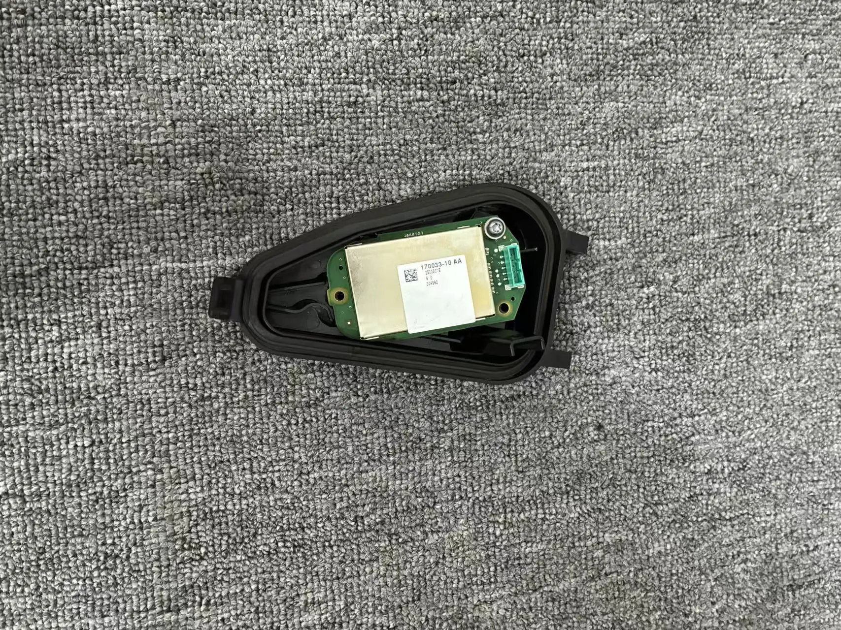 Suitable for 15-17 Porsche Cayenne headlight rear cover sealing cover, left OE: 97063110300, right OE: 970 63110400