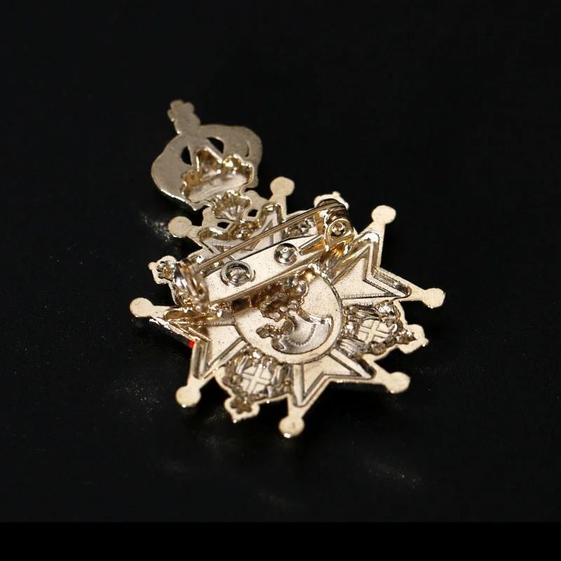 Personality Crown Brooch Shield Men's Suit Lapel Pin Collar Badge British Style Fashion For Men Jewelry