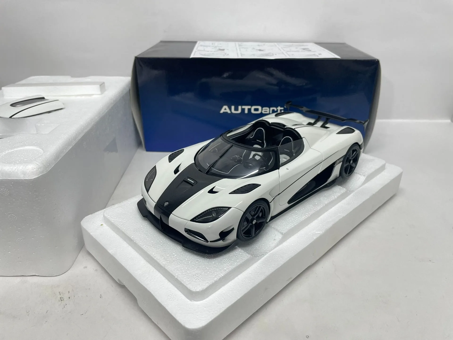 

Autoart 1:18 Agera RS Белый Черный Моделирование Ограниченная серия Все открытые металлические статические модели автомобиля из сплава Игрушка в подарок