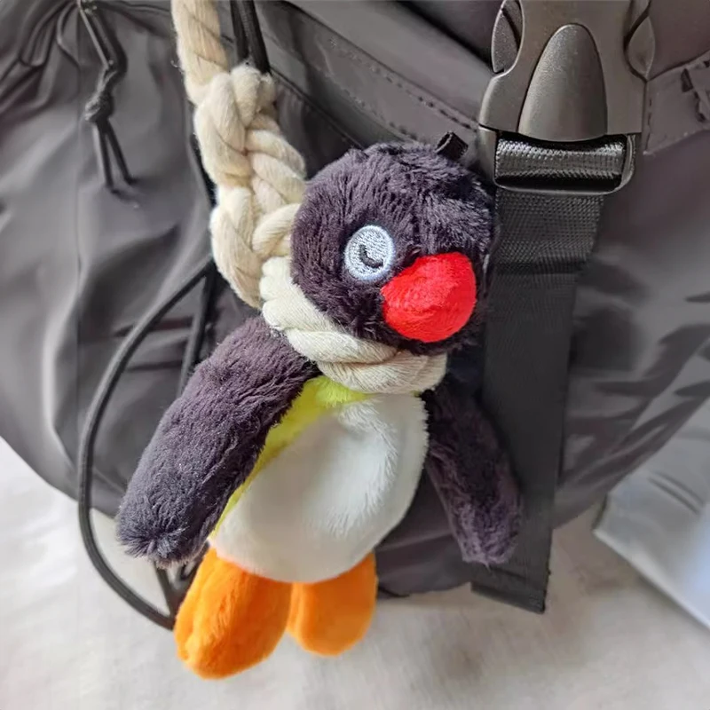 2025 nuevo pingüino Sling muñeco colgante de felpa lindo pingüino de dibujos animados mochila triste Miniso decoración femenina muñecos de peluche llavero de regalo