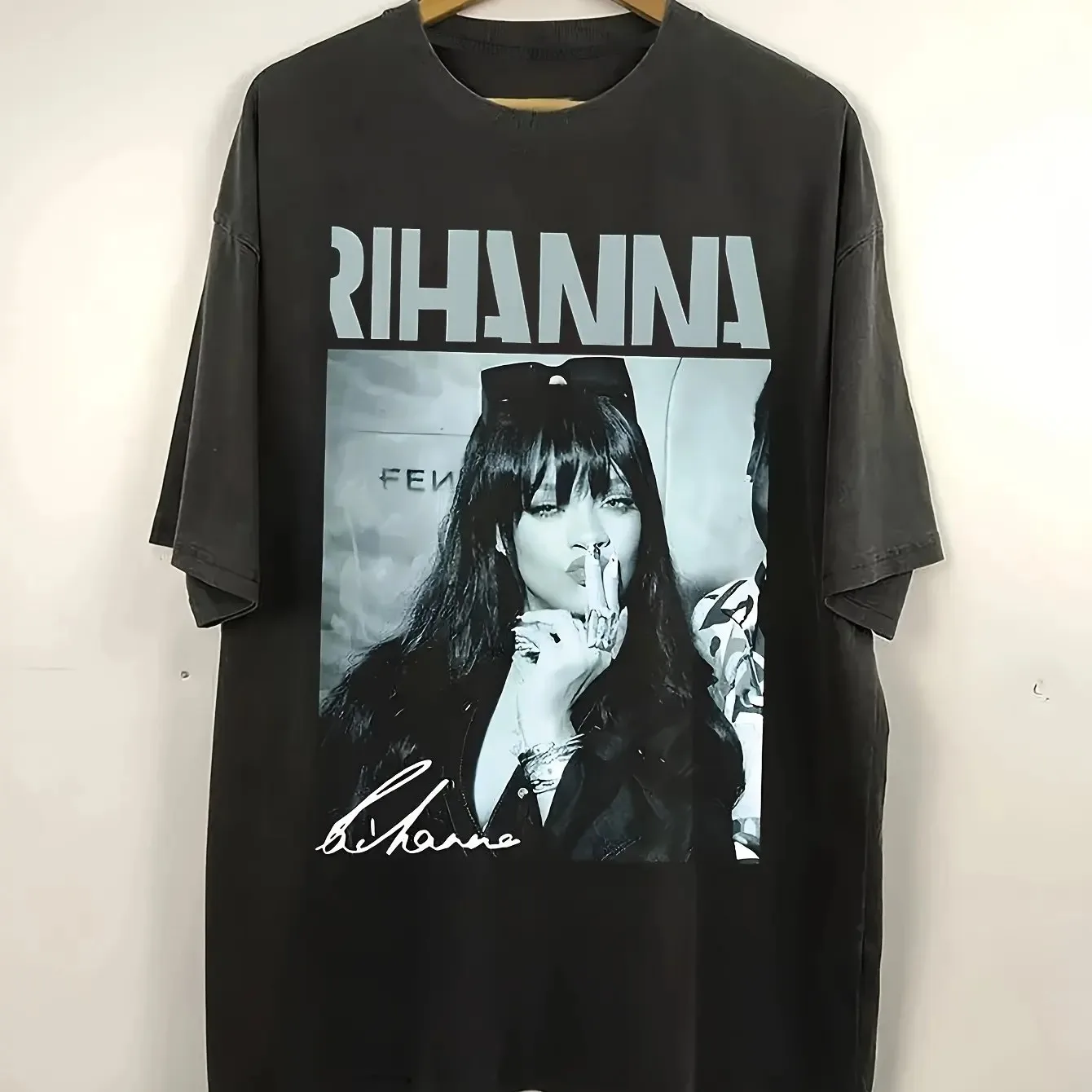 Camiseta Vintage com Estampa Rihanna para o Verão 2026, Camisa Rihanna Unissex de Manga Curta, Roupa Casual Rihanna, Gola Redonda Clássica