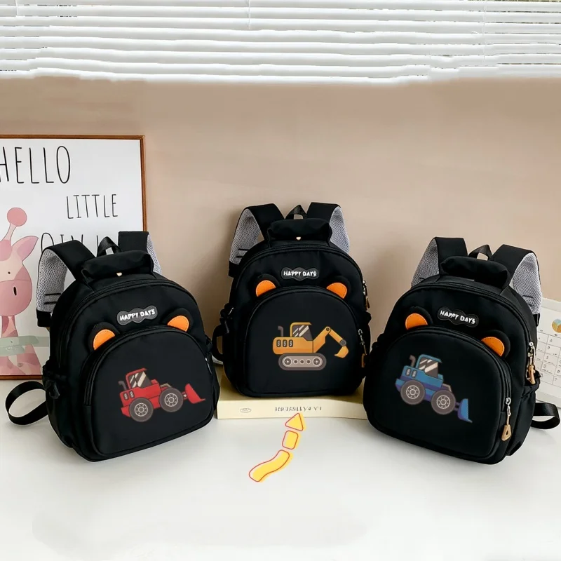 

Милый детский рюкзак для школы с мультяшным дизайном, изображающим машину и строительную технику, изготовлен из легкого нейлона.