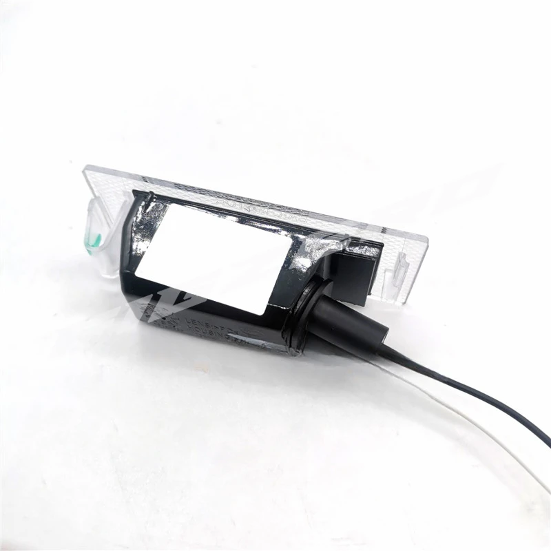 1pc Figzero Genuine Rear License Plate Lampshade for Roewe I6 360 RX5max PLUS RX8 EI6 10182359