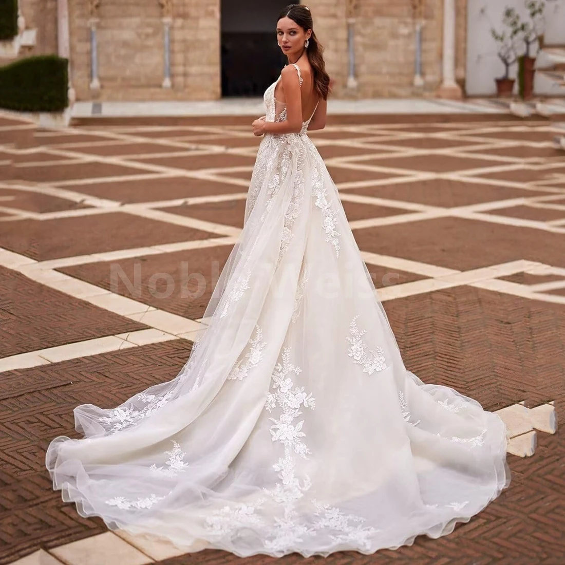 Elegant V-Neck Lace Applique Sweep Train Wedding Dress Backless Design With Detachable Tail Customized