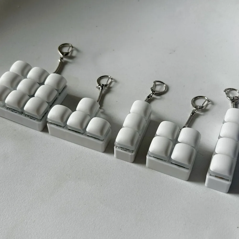 New 3/4/9Keys Fidget Keychain DIY Keyboard Keys Button Clicker Toy Pass The Time Relief Stress Pinch Toy Adult