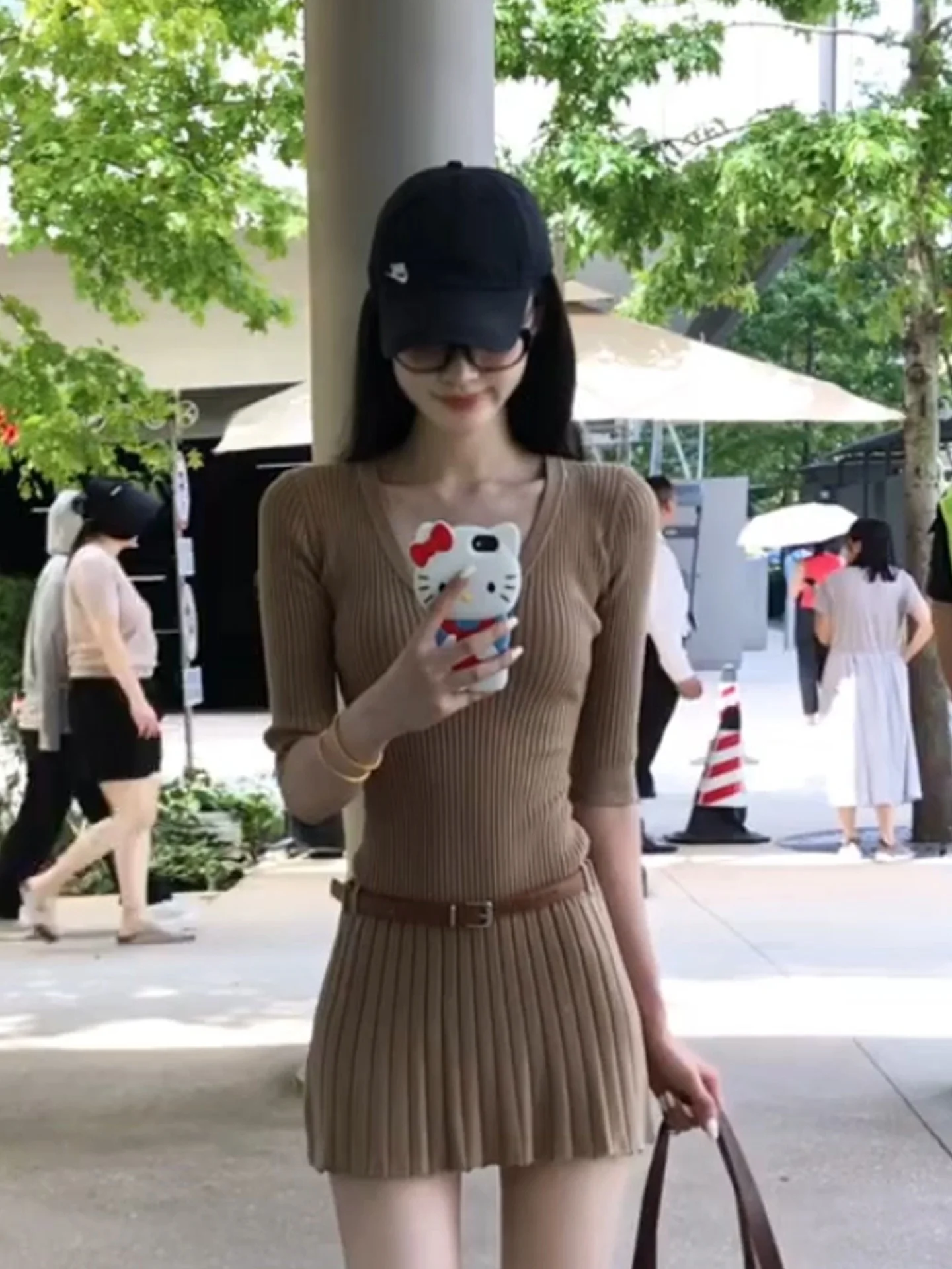 

Женская трикотажная юбка XZY больших размеров с V-образным вырезом, облегающая, для ранней осени, цвета хаки, плиссированная, А-силуэт