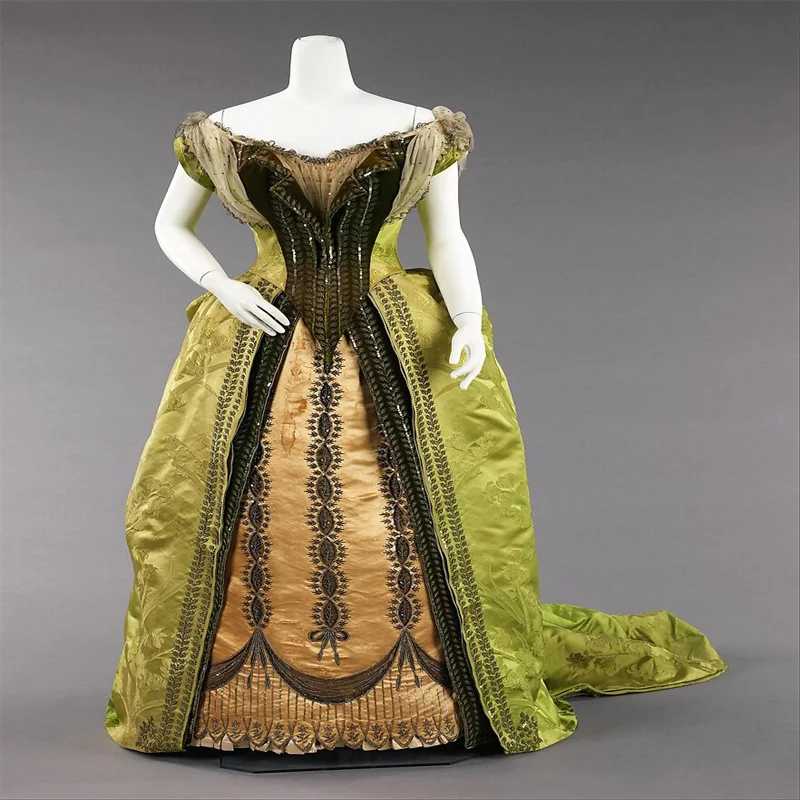 Viktorianisches grünes Abendkleid aus dem 19. Jahrhundert mit Schleppe, königliches Hofkleid, Ballkleid