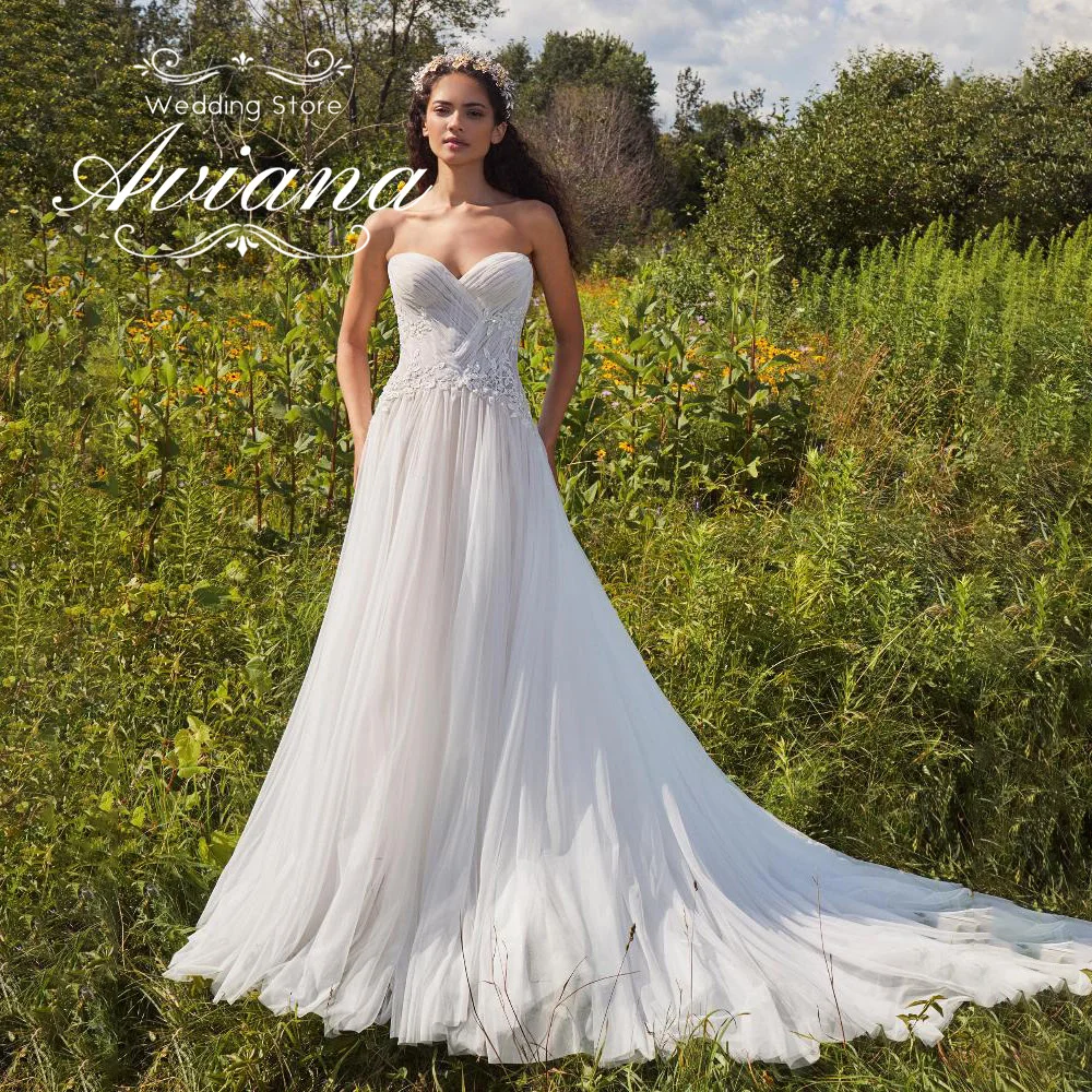 アヴィアナ カスタマイズされたスイープトレイン オフショルダー スイートハート Aライン ウェディングドレス チュール ストラップレス フロアレングス プリンセス シンプル スパンコール