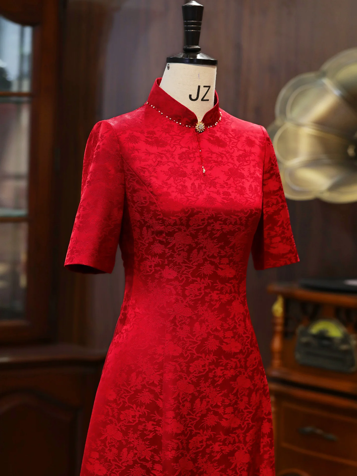 

Красное свадебное платье для мамы: Элегантное, легкое, для осеннего свадебного банкета, в стиле ретро, длинное ципао.