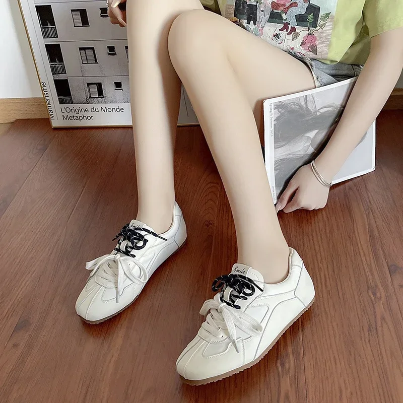 2024 New Retro Lacing Breathable Women\'s Thick Bottom Pleated Casual Sneakers White Shoes