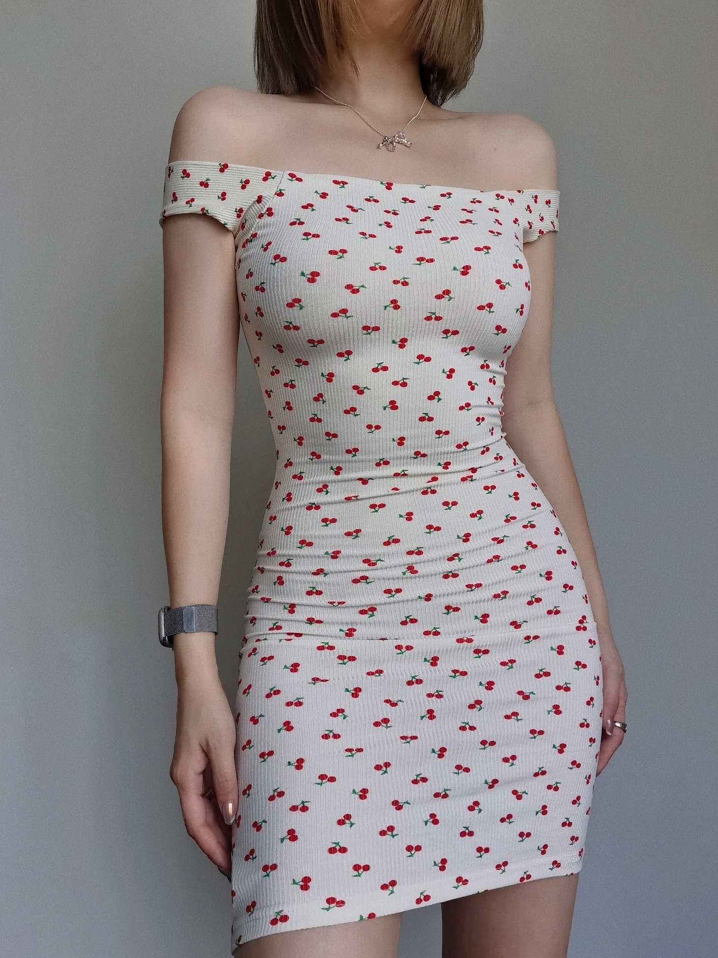 Женское платье на бретельках, летнее приталенное платье с открытыми плечами и принтом вишни, с высокой талией, C972, 2024