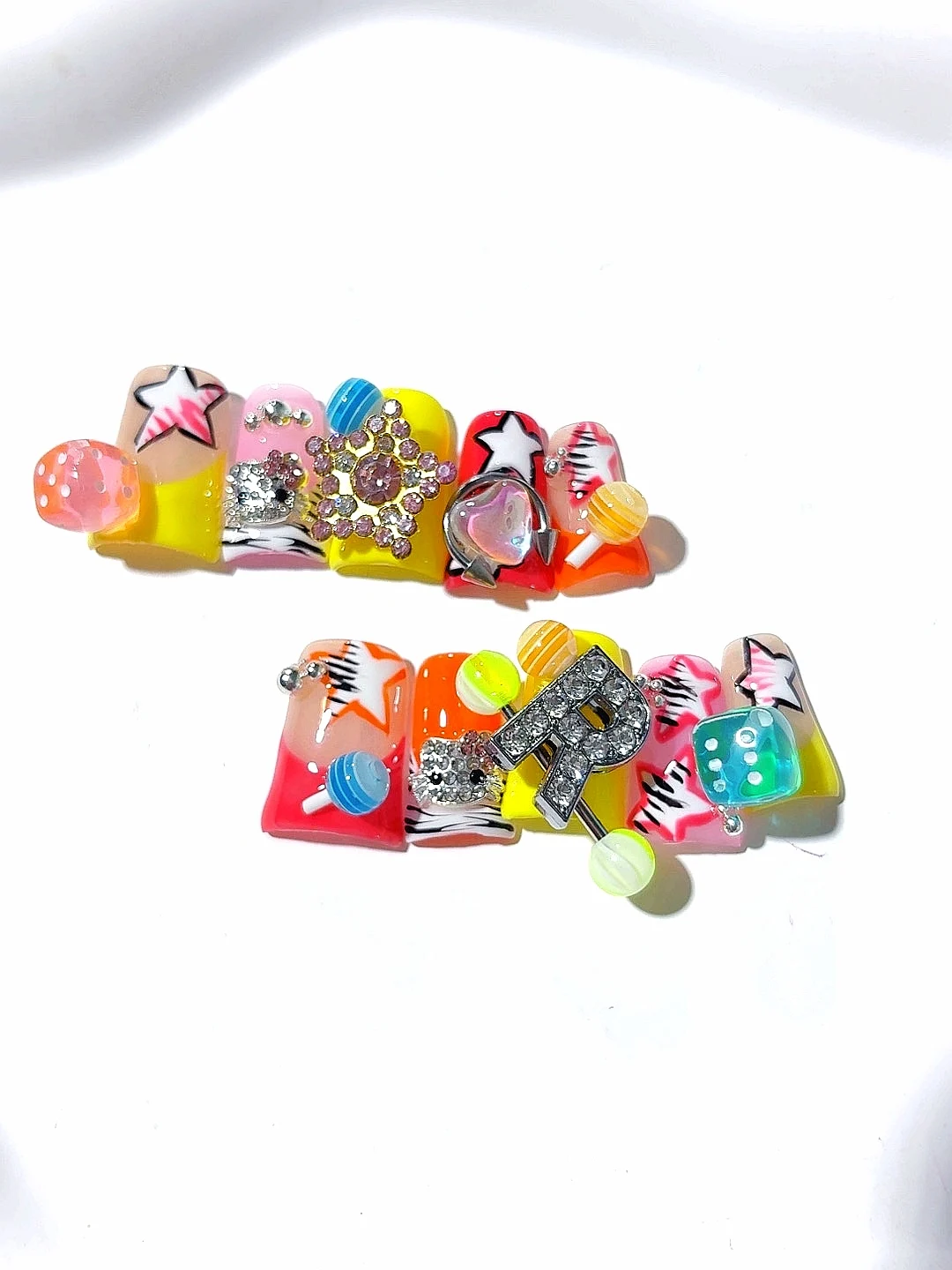 เล็บปลอมกดติดทรงสี่เหลี่ยมสั้น รุ่น Rainbow Y2K Dice Lollipop Rhinestone Star Letter R (L256)