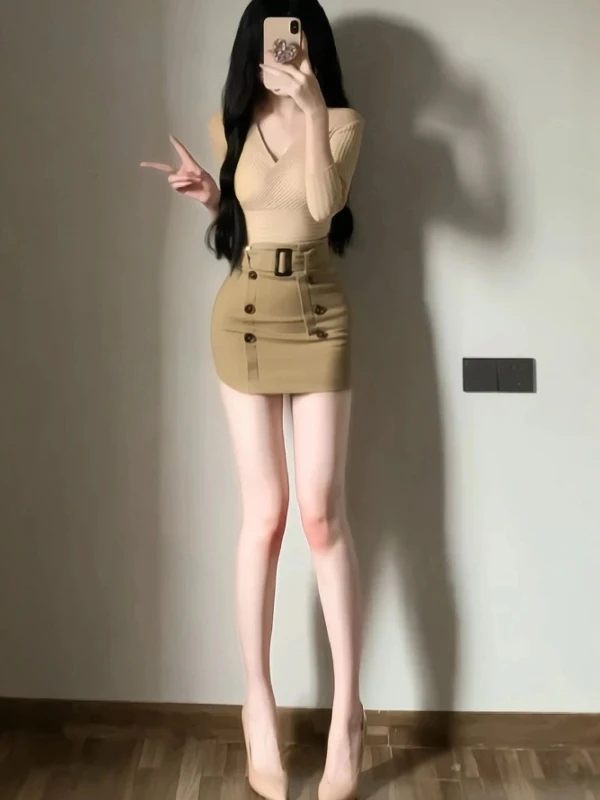 

Sexy Pure Desire Two-Piece Set Unique f-length Skirt And V-Ne Top Butt-Covering Faionable Spring Outfit for Young Women