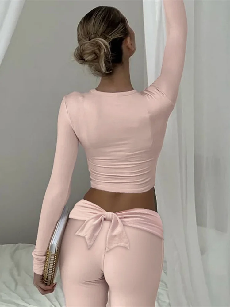 Damski dwuczęściowy dresowy zestaw w stylu \"Weird Puss\", jesienny trend, krótki top z kokardą + spodnie typu flare, dopasowany streetwear, proste elastyczne stroje.