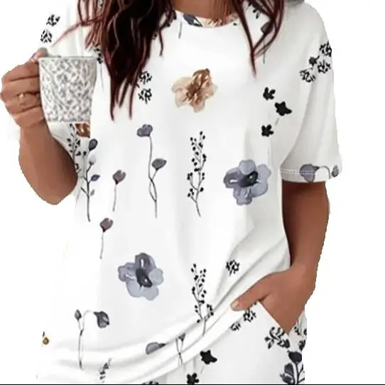 

Женский комплект из двух предметов: топ с круглым вырезом и короткими рукавами и шорты с эластичной резинкой на талии, женский повседневный пижамный комплект с акварельным цветочным принтом