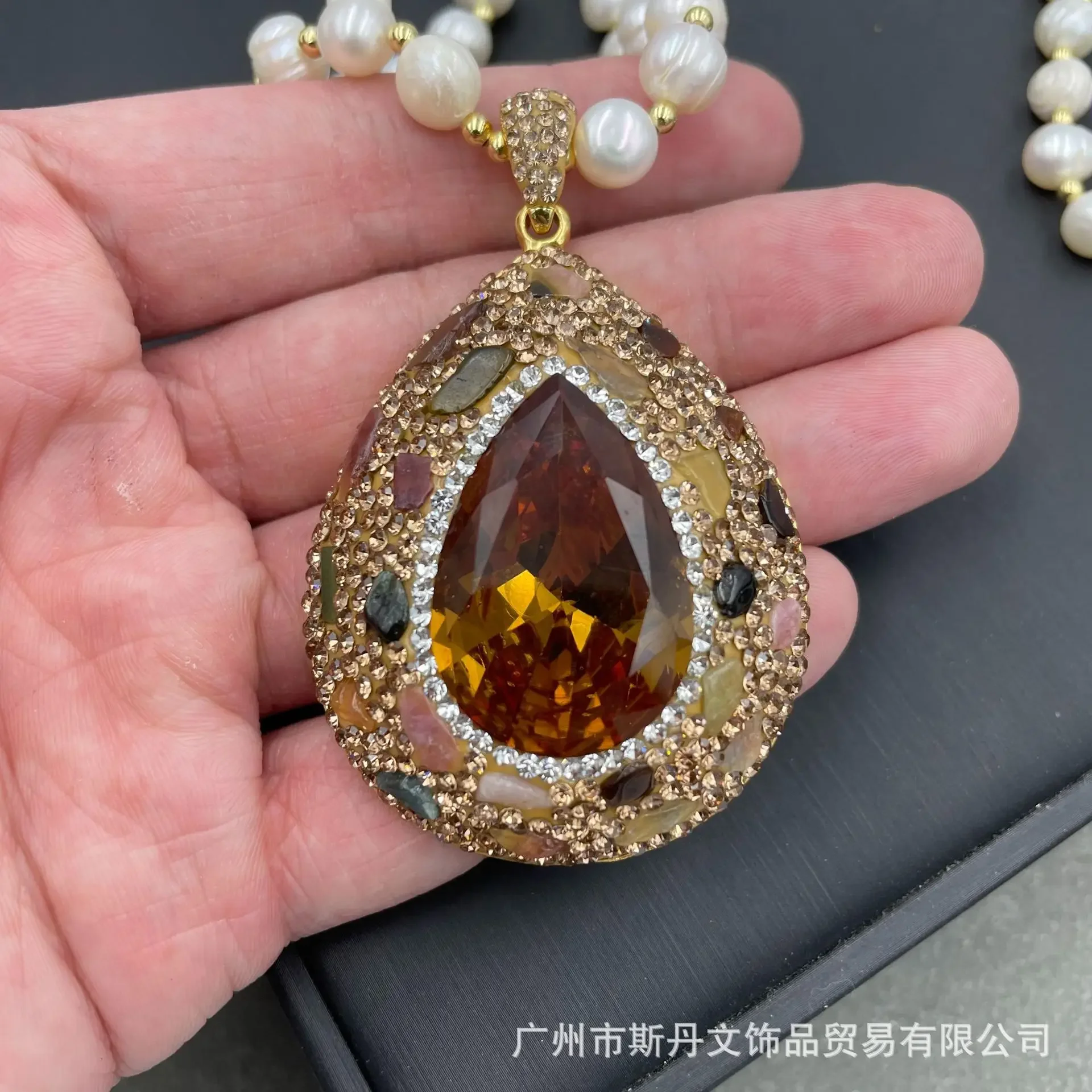 Turkish sultanite color-changing stone tourmaline rough stone pearl necklace, medieval jewelry vintage dinner Europe and America