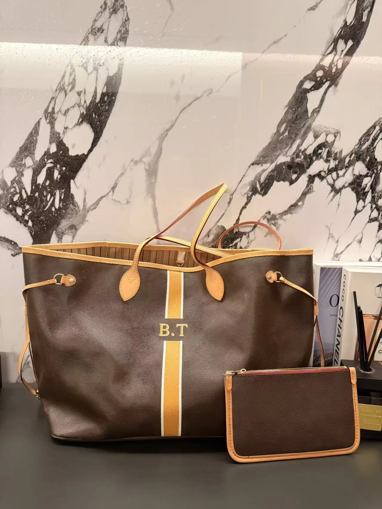 حقيبة يد فاخرة جديدة مع شعار قابل للتخصيص للأحرف الأولى للنساء حقائب كتف كروس نسائية أصلية مع حزام