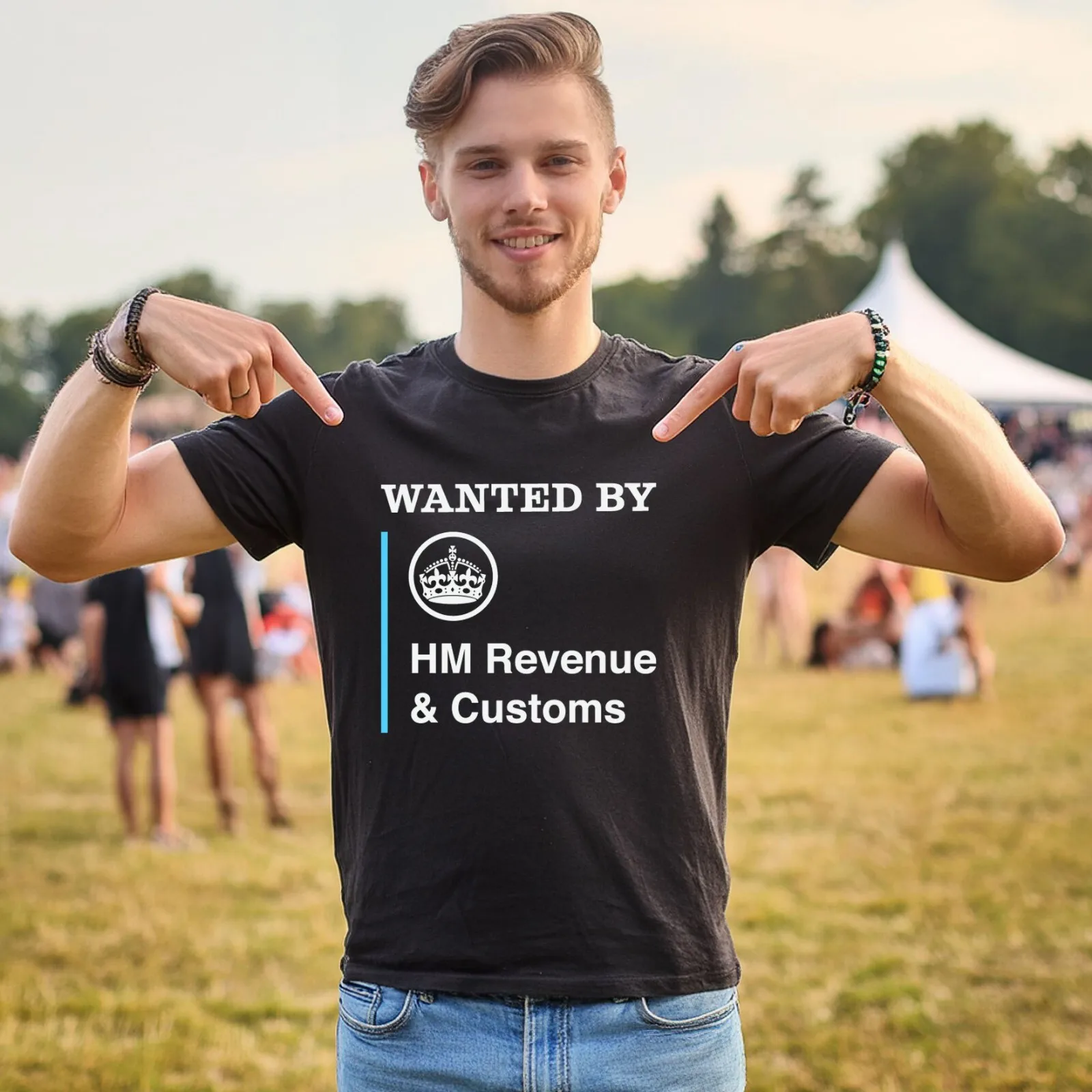 مطلوب بواسطة تي شيرت HMRC |   تي شيرت بشعار نكتة الضرائب المضحكة، هدية عيد ميلاد فكاهي الأيل