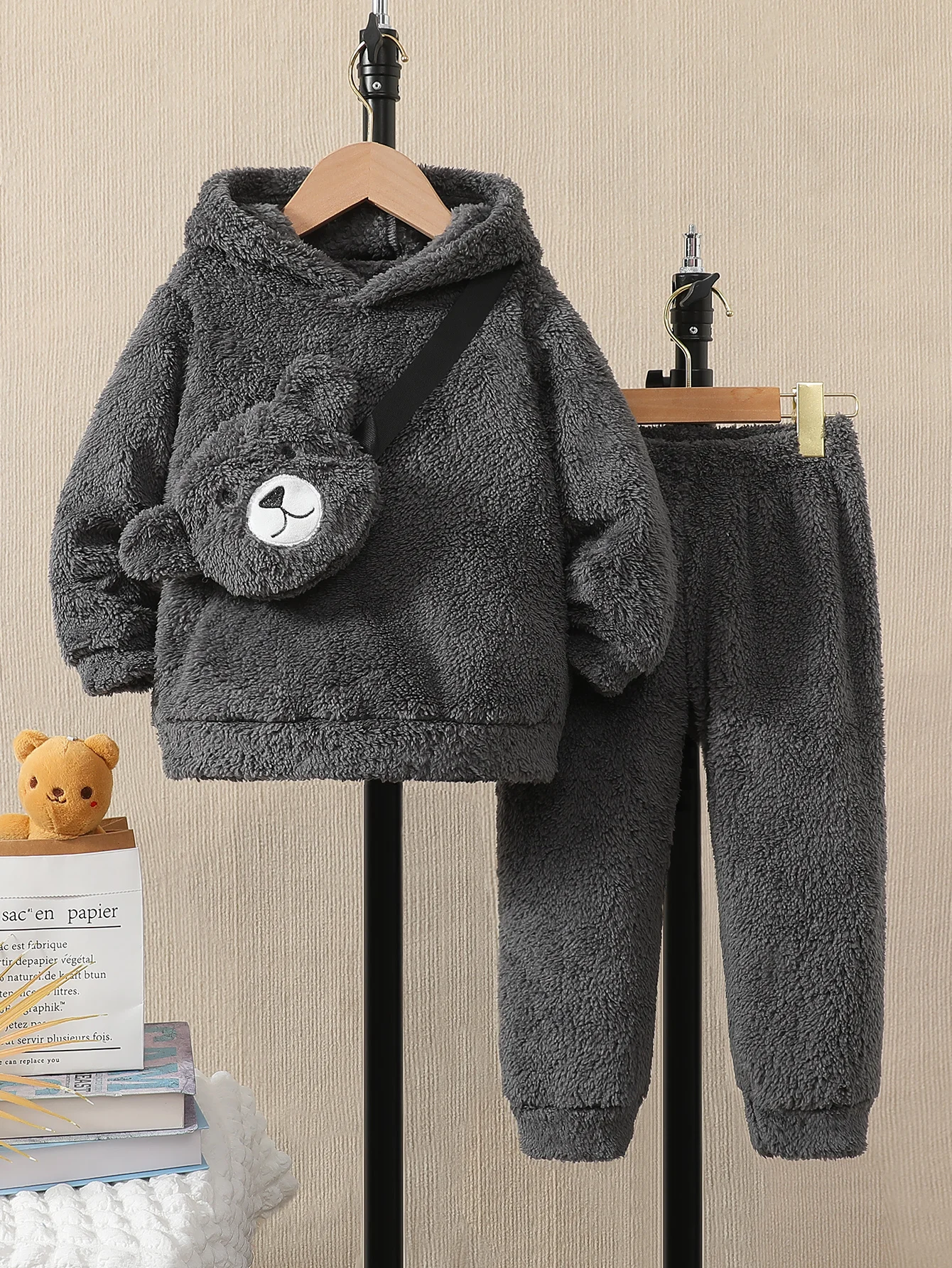 New Winter Casual Suit for Boys, Solid Color Plush Hooded Long-Sleeved Trousers with Bag Three-Piece Set