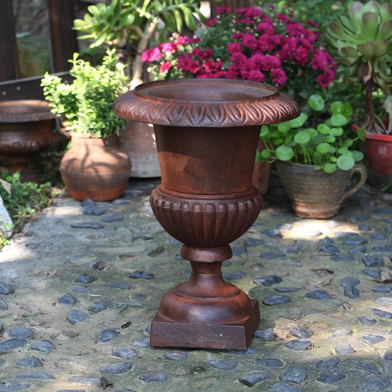 European Vintage Rustic Trophy Cast Iron Flower Planter For Home Outdoor Garden Decoration Creative Embossed Standing Container