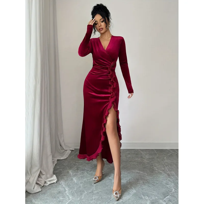 

Women's New Autumn/winter Elegant Commuting V-neck Dress With Gathered Waist, Side Slits, Lace Trim, And Solid Velvet Fabric