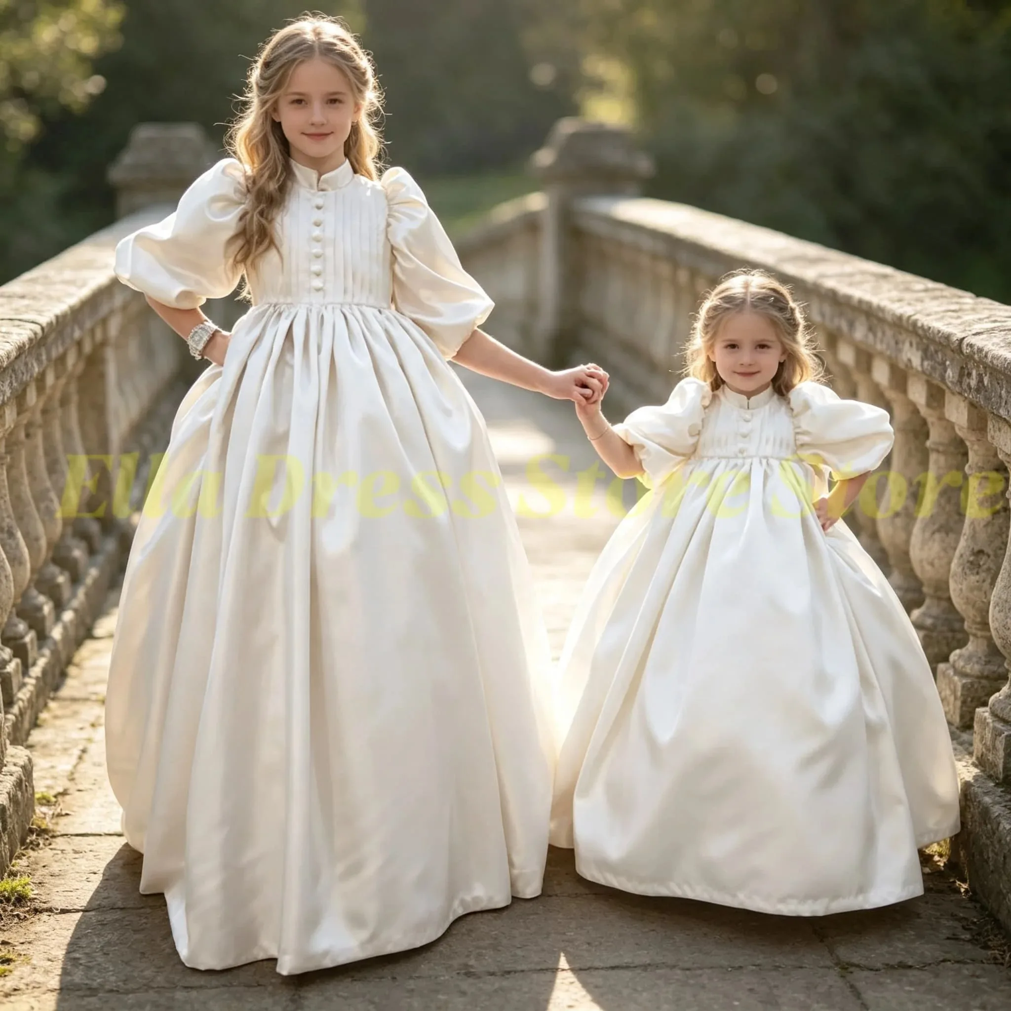Maßgeschneidertes rosa Satin-Blumenmädchenkleid für Hochzeiten, lange Ärmel, hoher Kragen, Geburtstagskleid, Ballkleid, Mädchenkleid, Großhandel – Detail 4