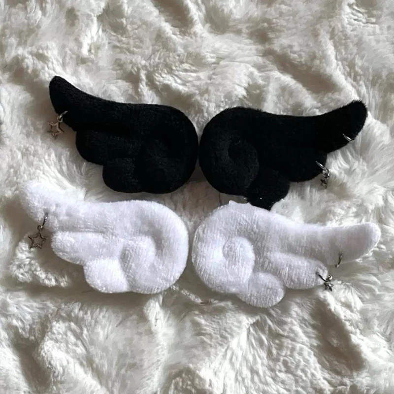 1 Paar Mini-Plüsch-Engelsflügel-Brosche, Simulationsfedern, DIY Puppenkleidung, dekoratives Material, handgefertigte Accessoires