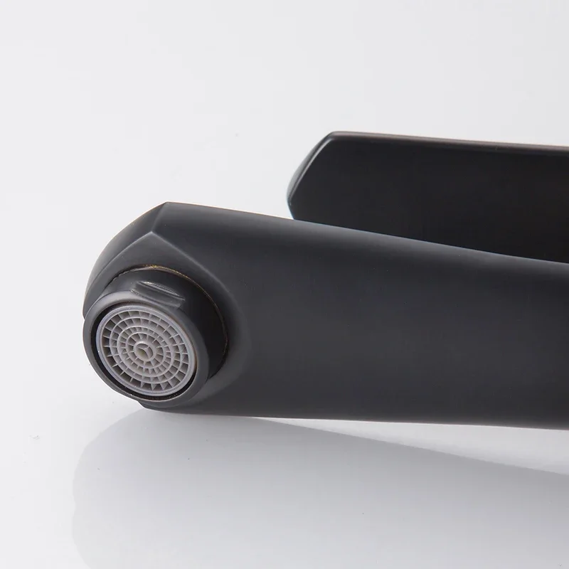 ~Black Matte Short Washbasin Faucet Nordic Retro Single Handle Single Hole Hot and Cold Basin Faucet