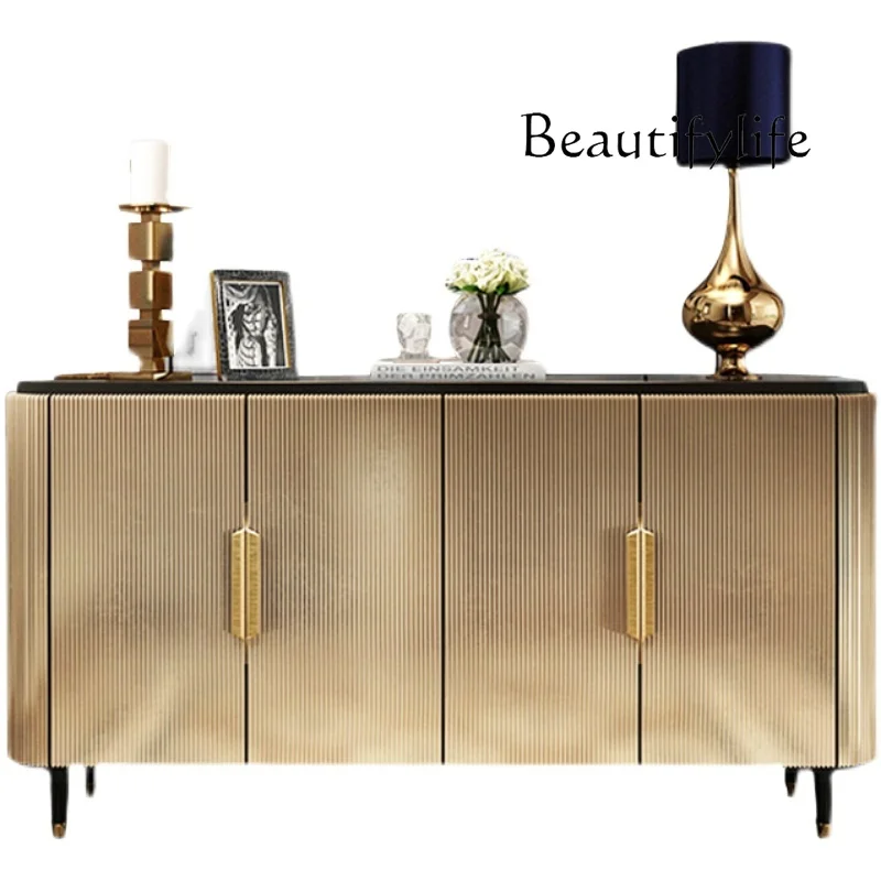 

The entrance door is simple, facing the shoe cabinet, and the solid wood entrance decorative cabinet is Italian style.